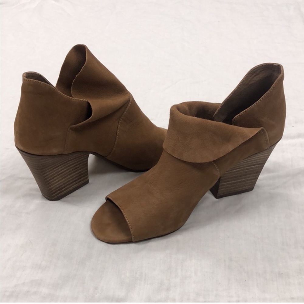Vince Camuto Women's Chantina Ankle Booties/ Size: 7M/37/ Color: Moroccan
Taupe